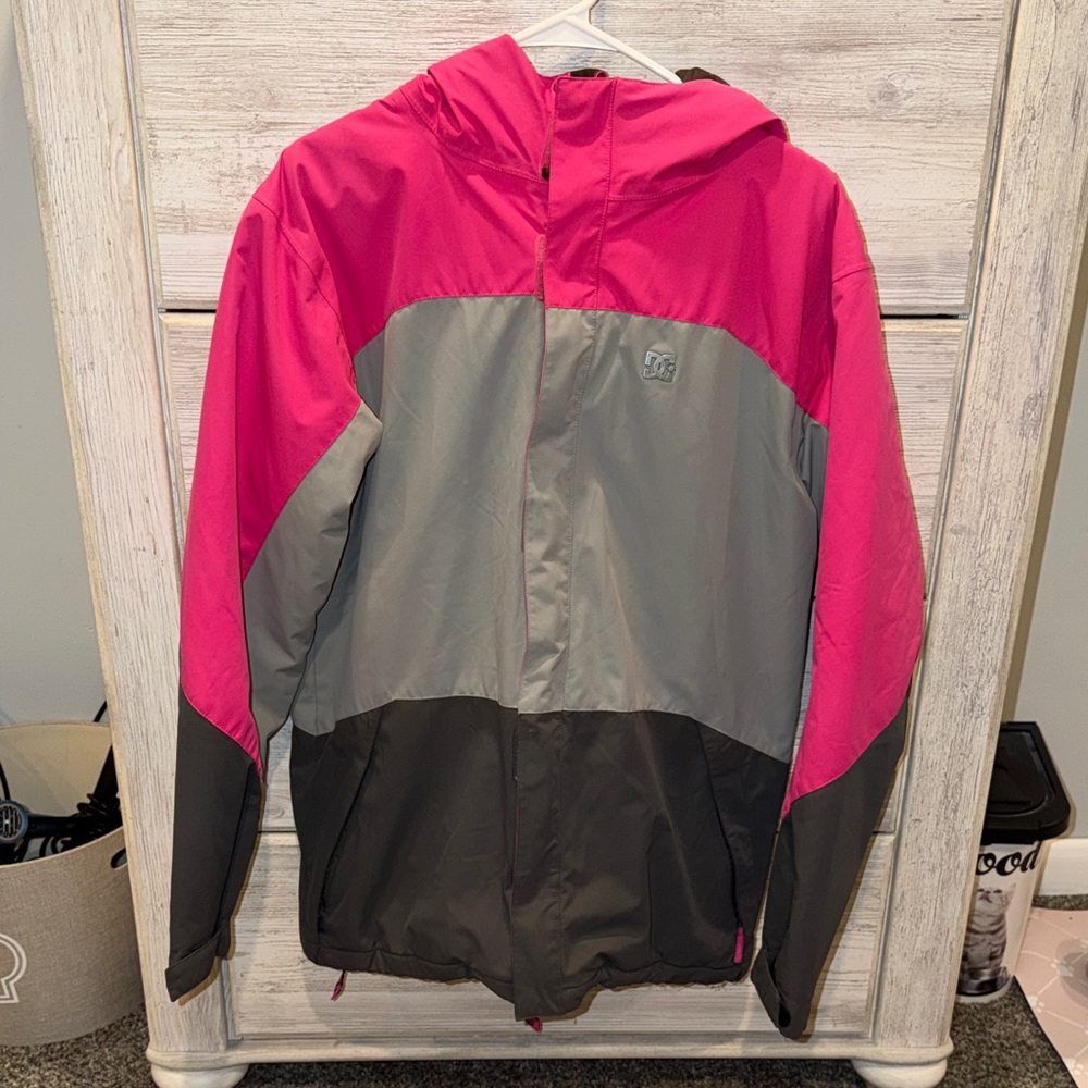 Women’s DC snowboard jacket pink and gray